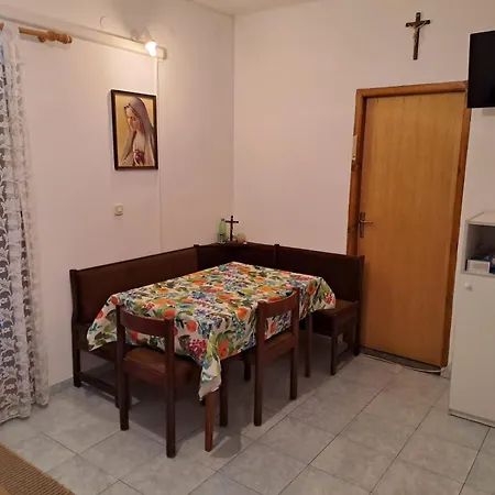 Emanuel Apartman *